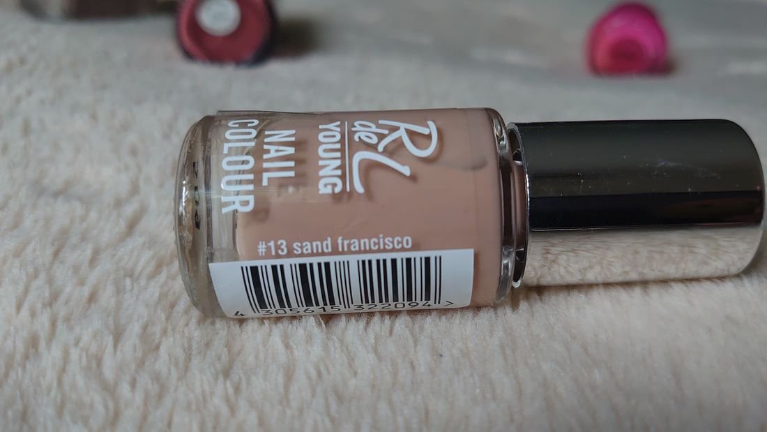 Nagellack Set 4 Nagellacke rosa beige neu  essence R de L young Rival de loop Mark twins