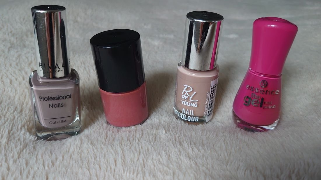 Nagellack Set 4 Nagellacke rosa beige neu  essence R de L young Rival de loop Mark twins