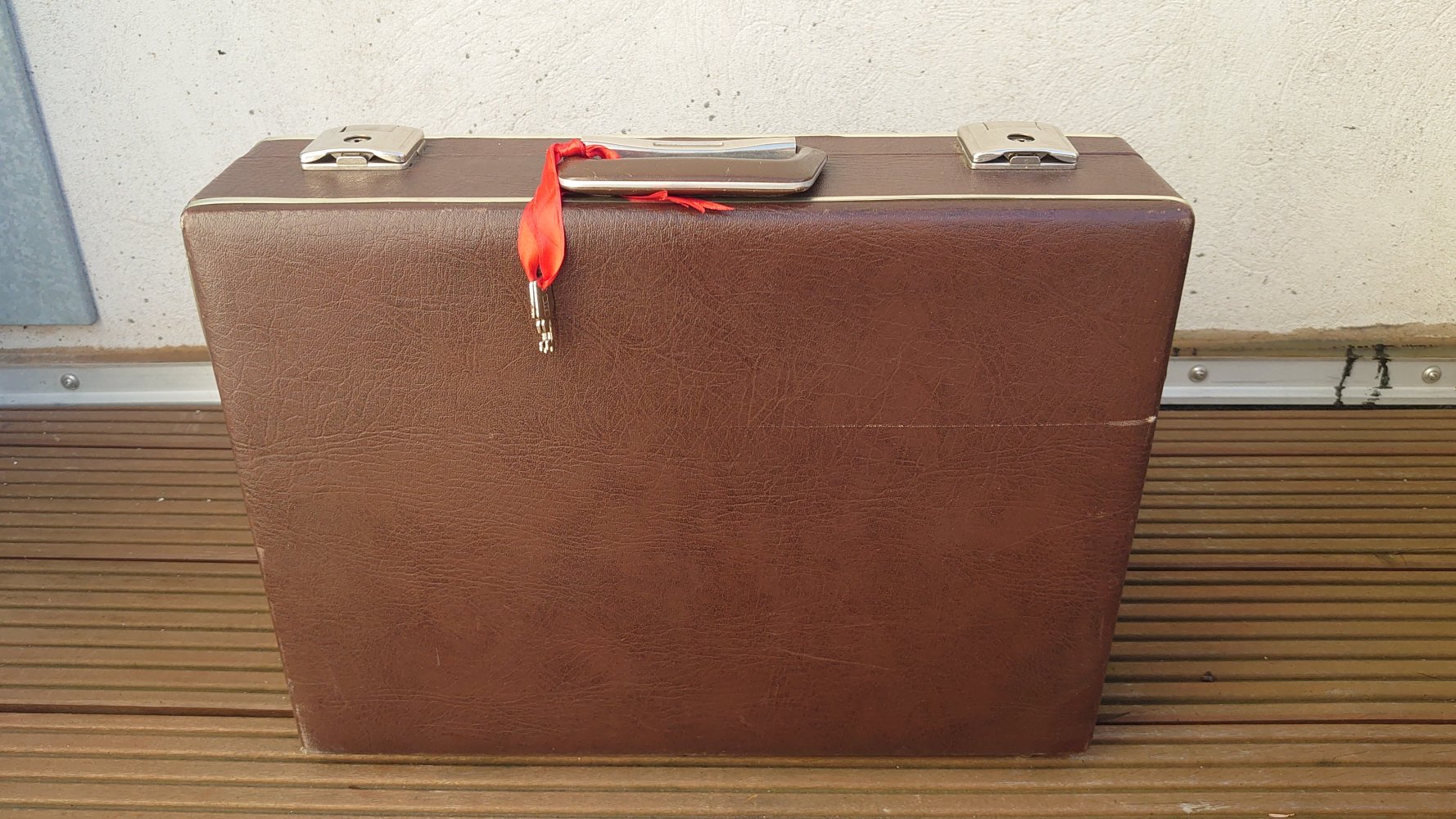Koffer Aktenkoffer Vintage Retro Lederkoffer Leder braun beige 2 Schlüssel vorhanden 43 cm Breit 35 cm Hoch 11 cm Tief