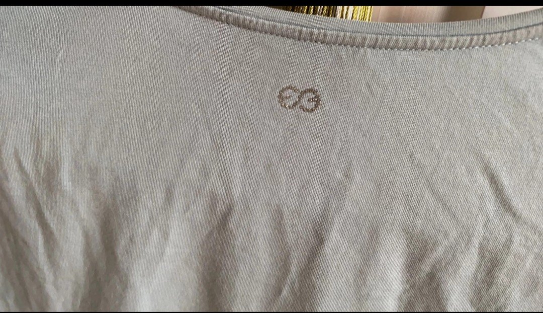 Shirt von Escada hellblau mit Perlen bestickt L