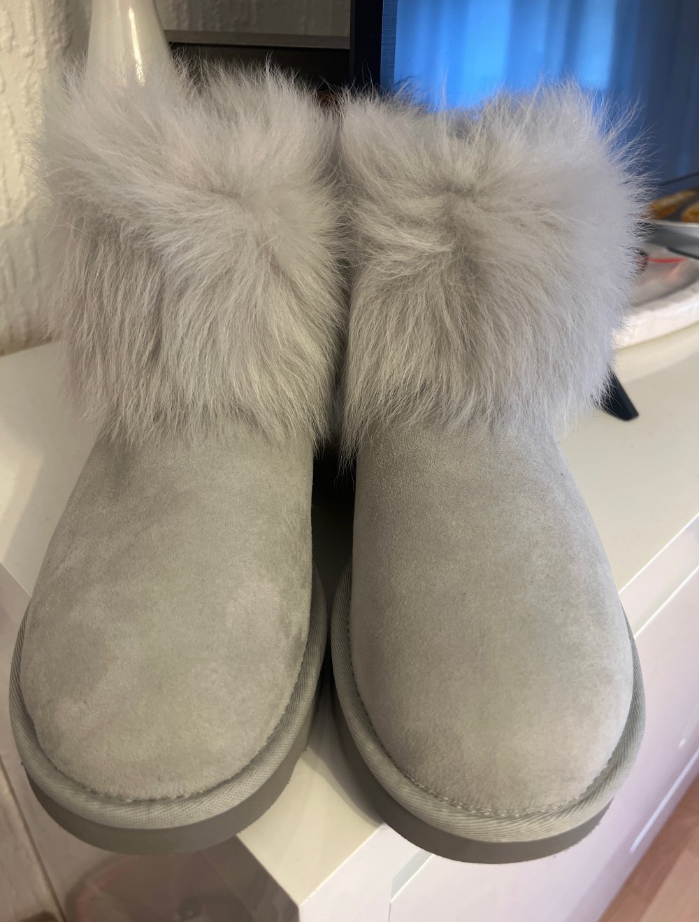 Nagelneue graue UGG Boots