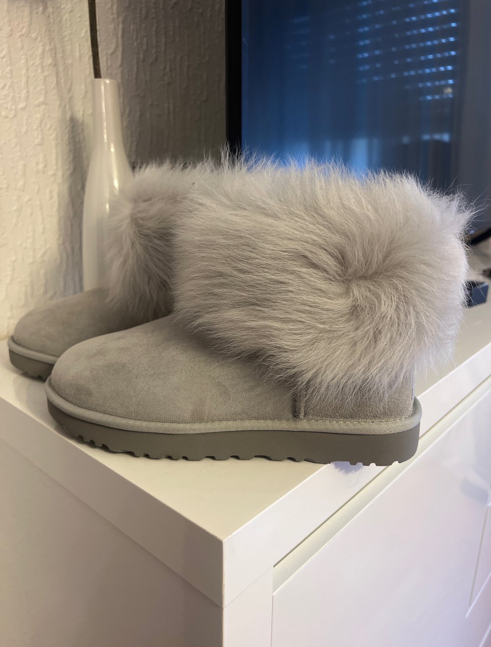 Nagelneue graue UGG Boots