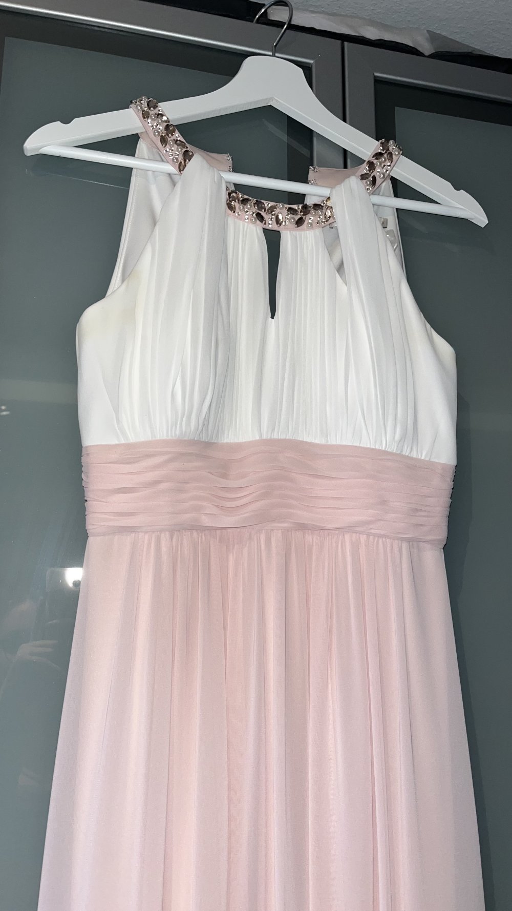 Neues Ballkleid