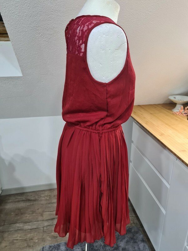Only Sommerkleid Minikleid rot dunkelrot Gr. 38 (M) Kleid Spitze Plissee