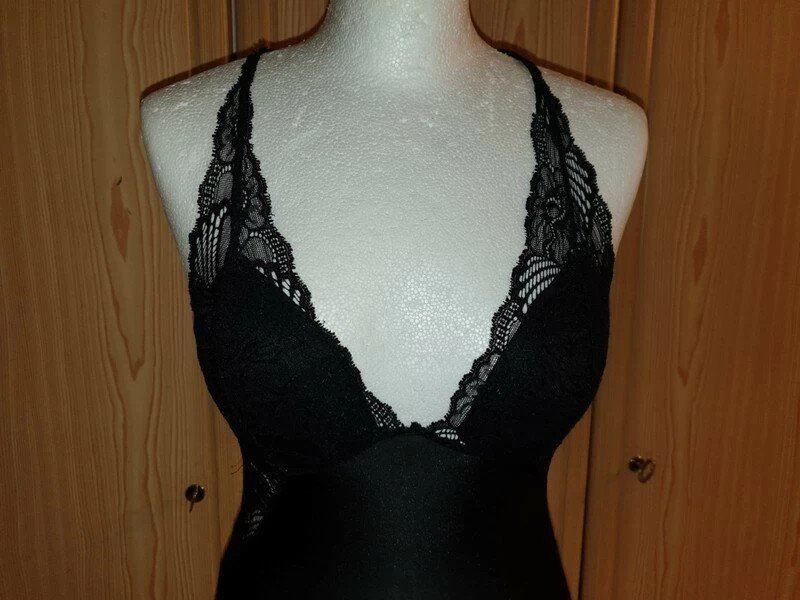 Body mit spitzen Cut out schwarz Spitze Stocking Gr. S (36) YAS