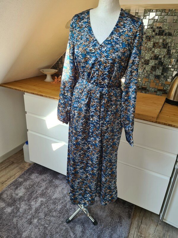 Midikleid Satin Vero Moda Langarm Gr. S Neu 50€ Kleid