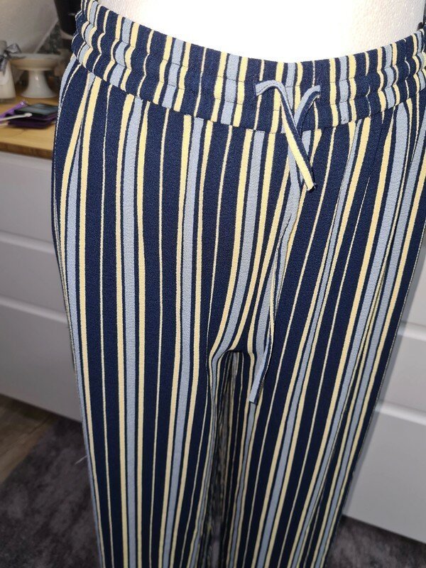 Gestreifte Hose Gr. 40 weit Vila