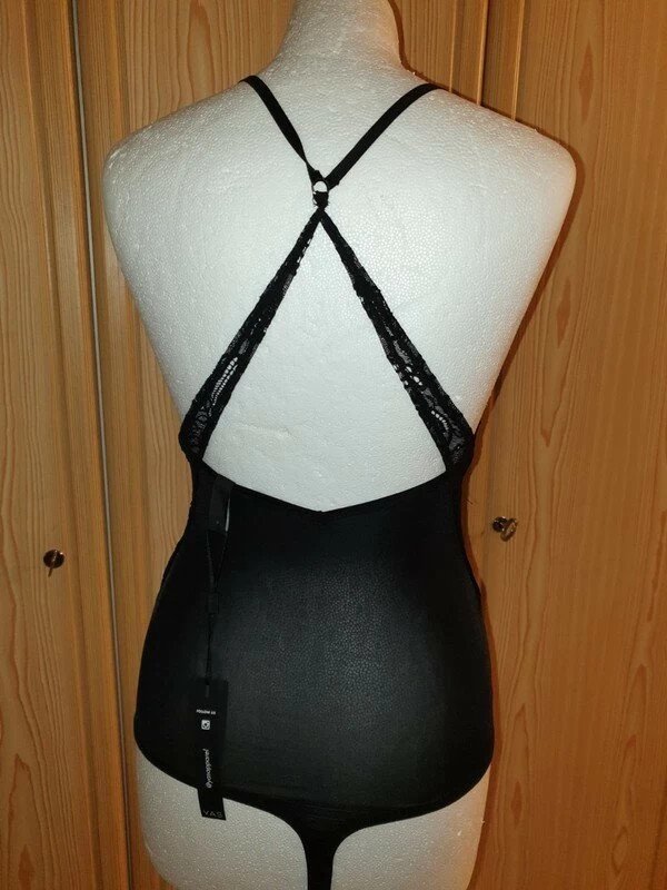 Body mit spitzen Cut out schwarz Spitze Stocking Gr. S (36) YAS