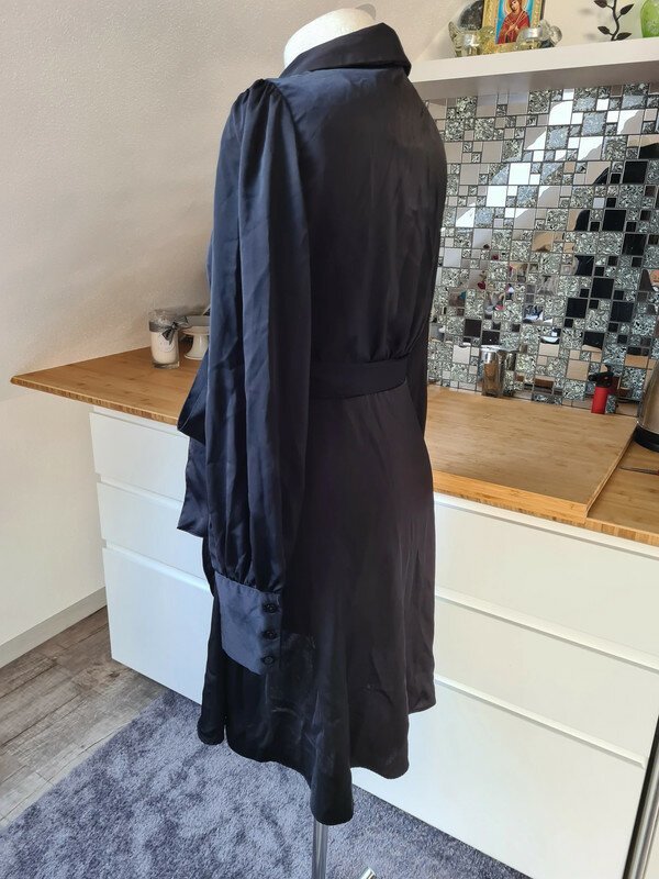 Wickelkleid Gr. M schwarz satin Vero Moda Langarm