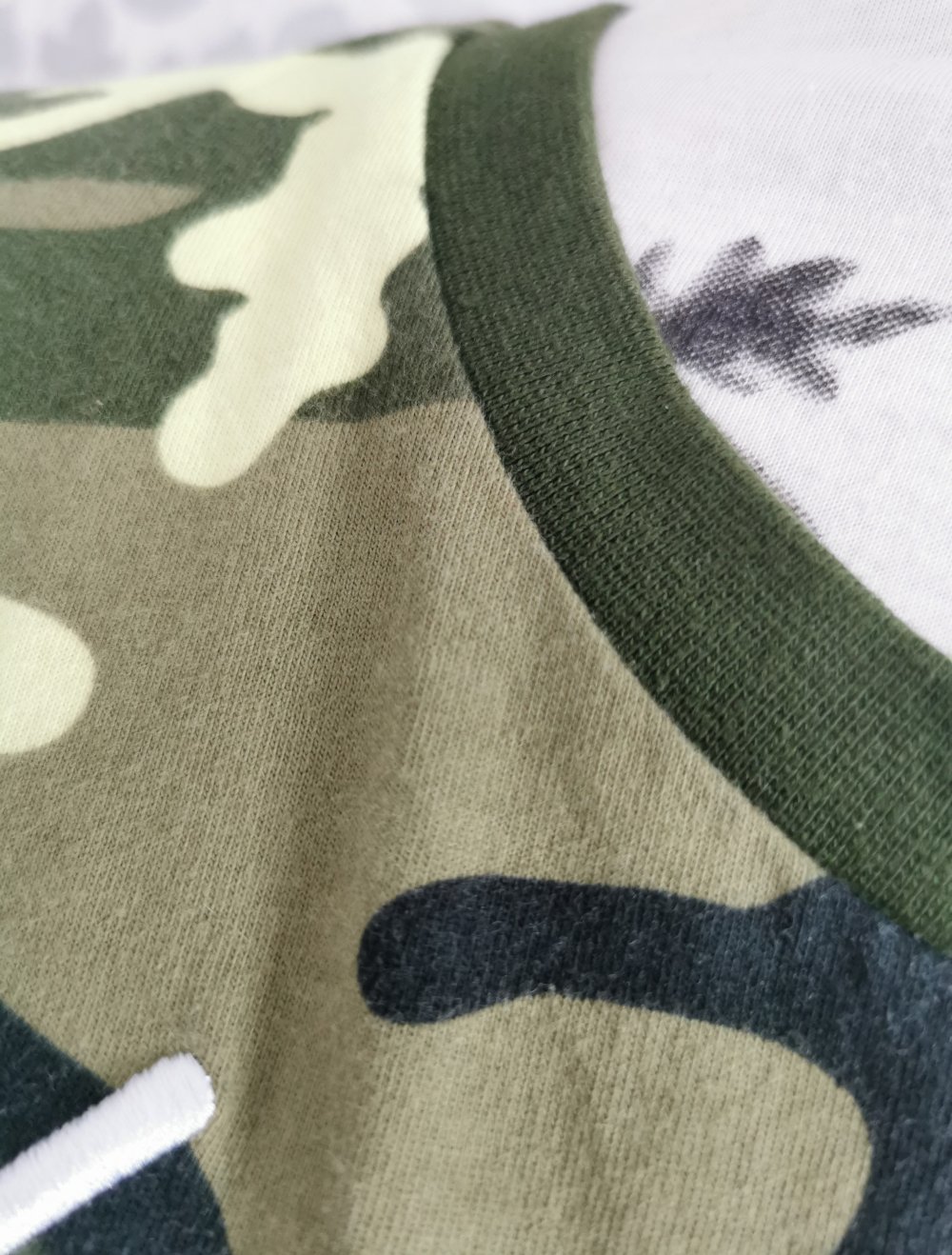 Karl Kani Cropped Tshirt Camouflage grün schwarz