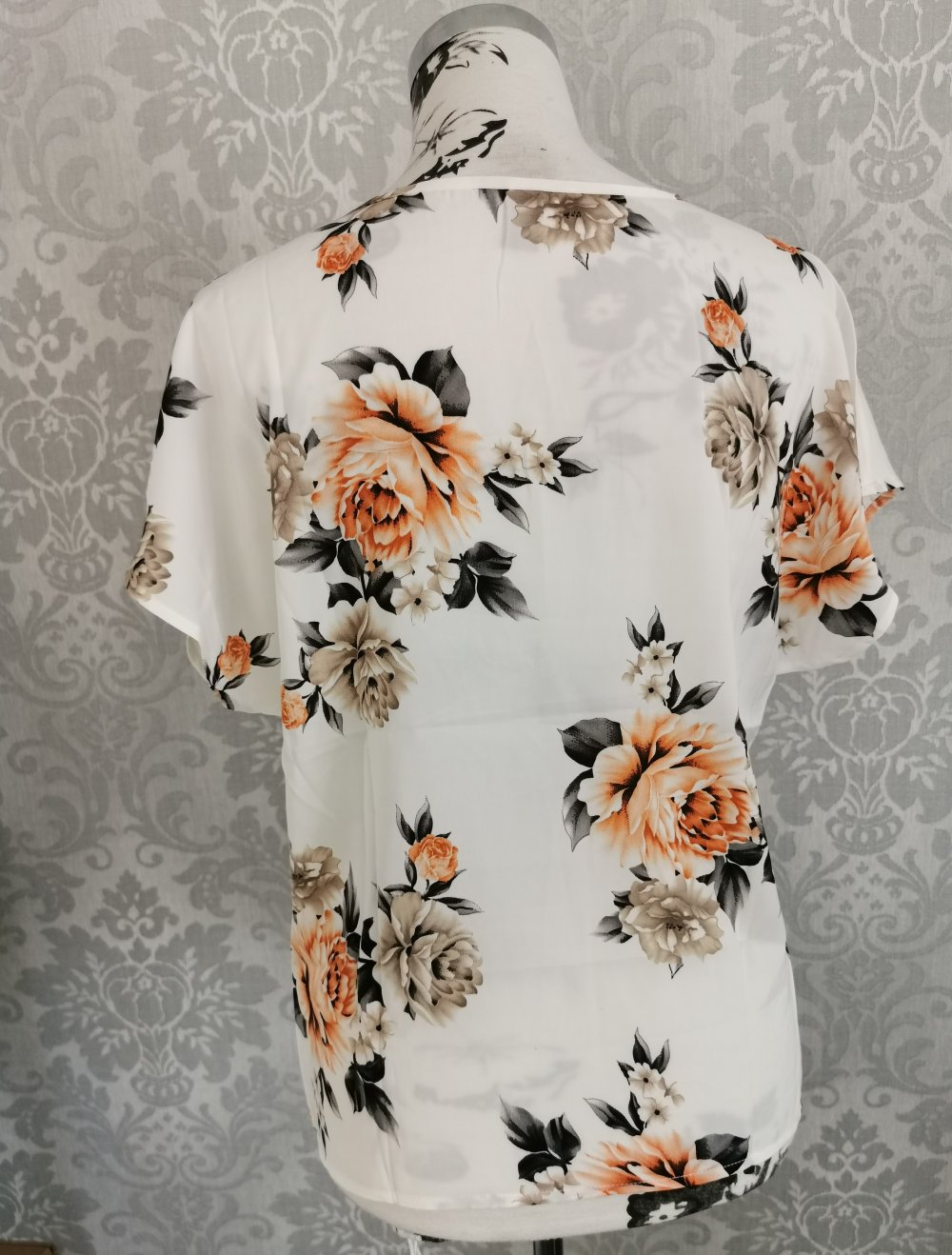 Shein Tshirt Blusenshirt Gr. M Blumen Print Neu