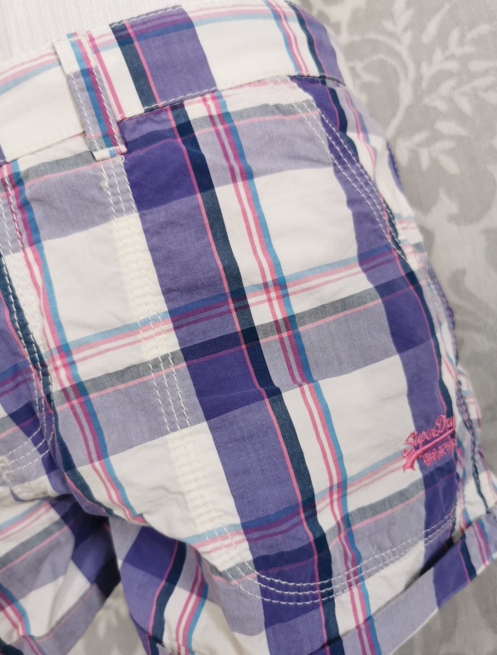 Superdry Shorts | kurze Hose Gr. S/M lila kariert Neu mit Etikett