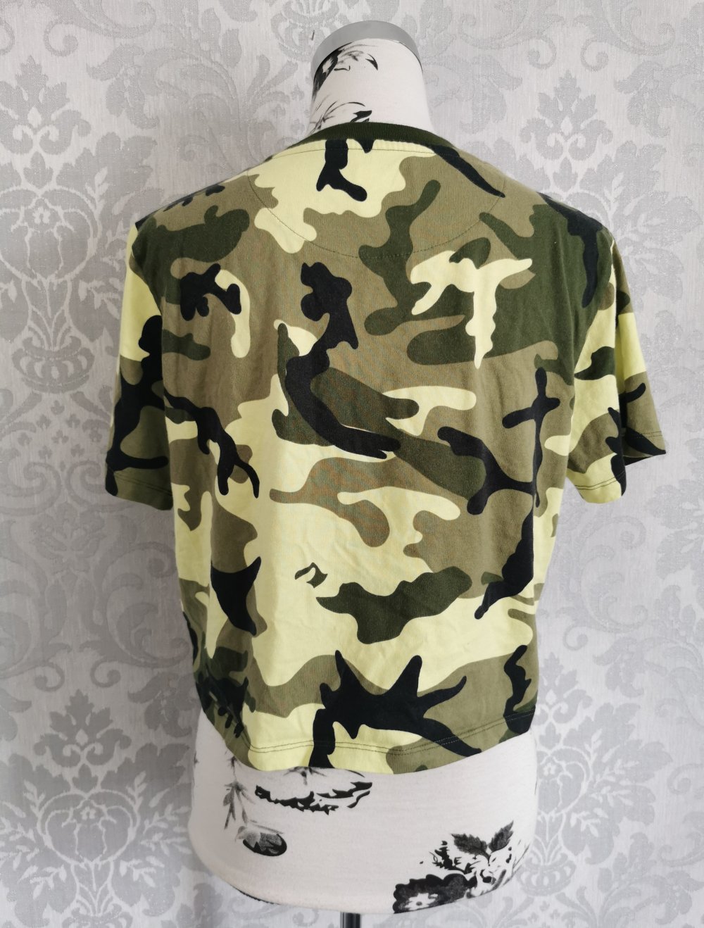 Karl Kani Cropped Tshirt Camouflage grün schwarz