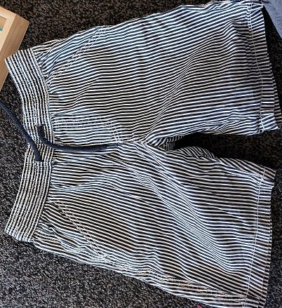 3 Kurze dünne jeans Hose Grösse 110/116
