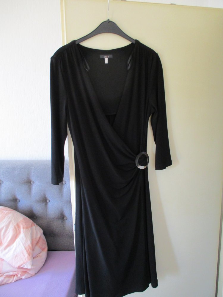 schwarzes Abendkleid