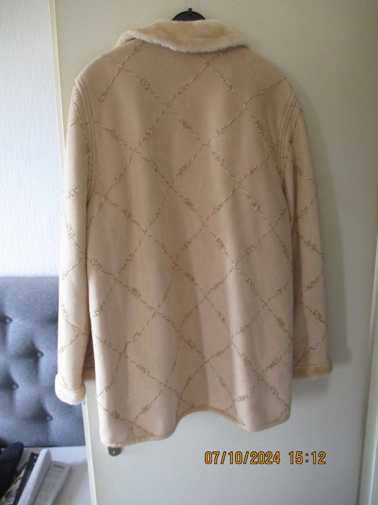 beige Winterjacke Größe 42