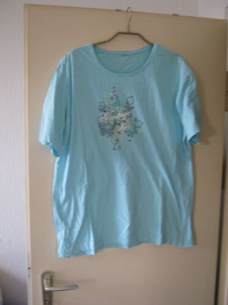 hellblaues T-Shirt