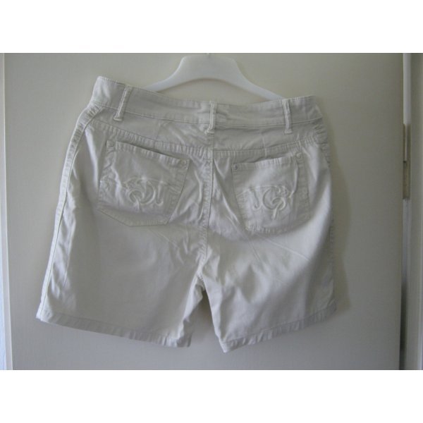 beiger Short