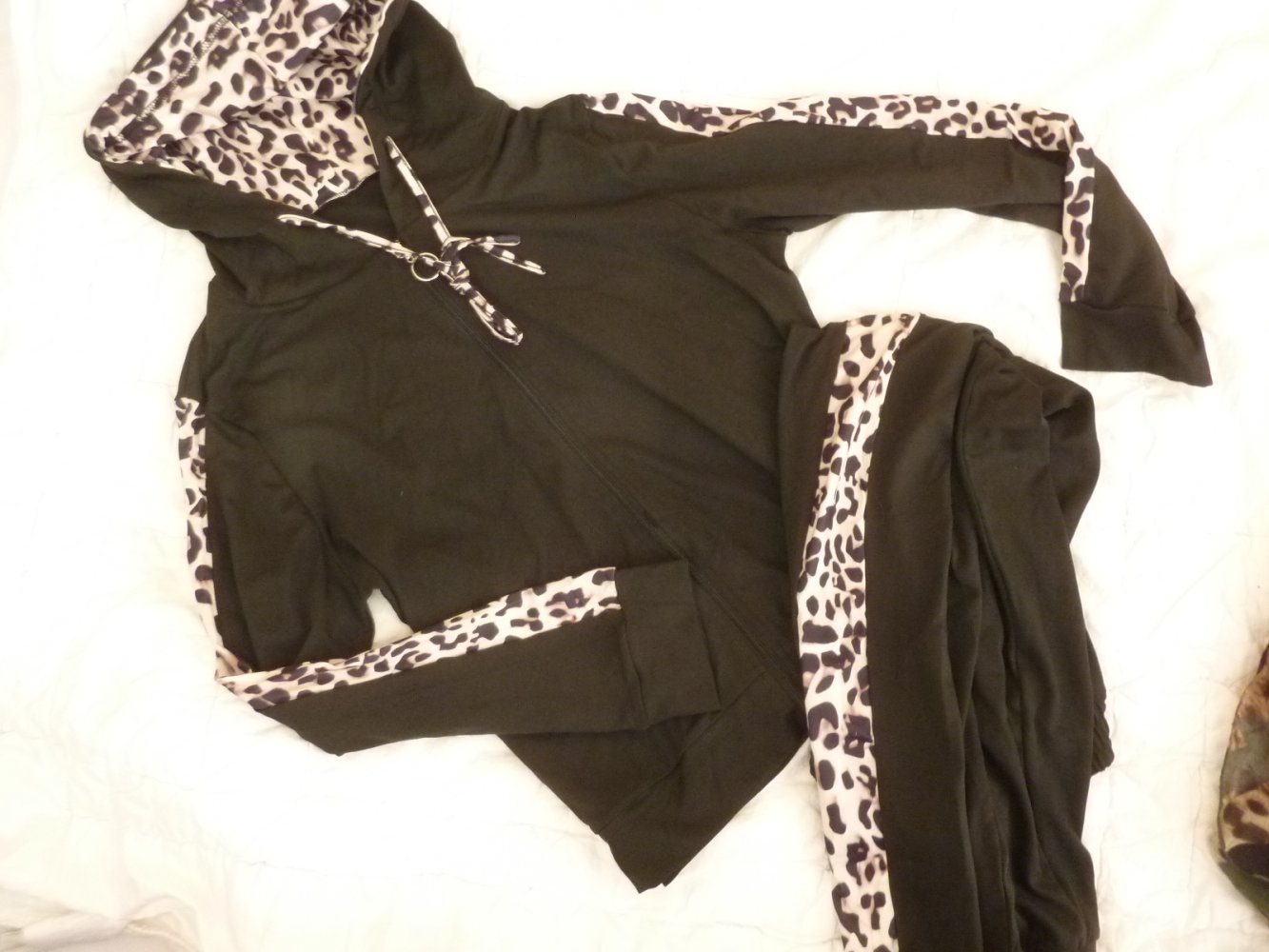 Damen Sportanzug Kapuze Trainingsanzug Jogginganzug SportJacke SportHose XL 42 44 schwarz Leo TRainingshose Jogginghose