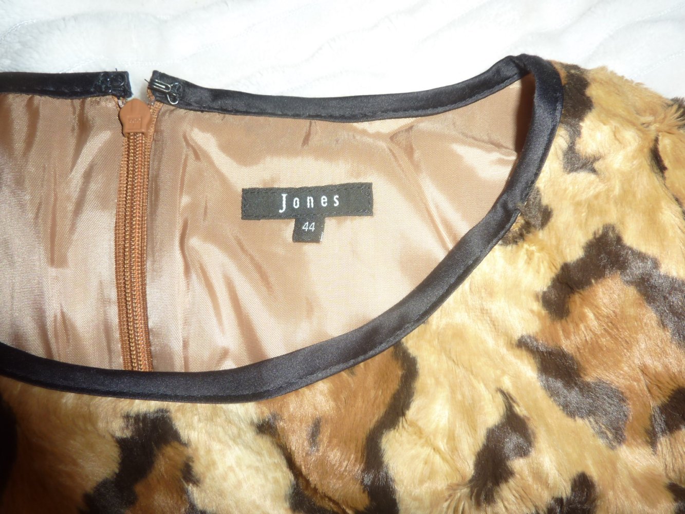Kleid 44 XL evtl 42 Jones Etuikleid Leo Look braun Winterkleid Felloptik Kunstfell Leoprint