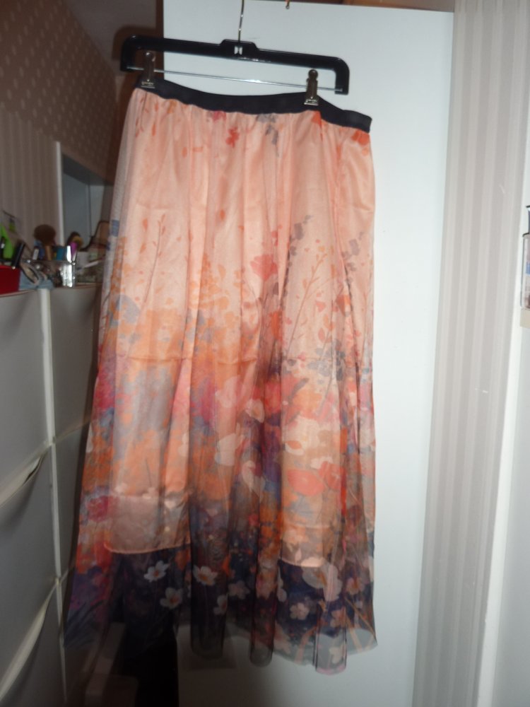 NEU NEU NEU   Atemberaubend schöner Tüllrock toller Farbmix oben hell nach unten immer dunkler  Gummibund ca 43+ cm  Länge ca 94 cm