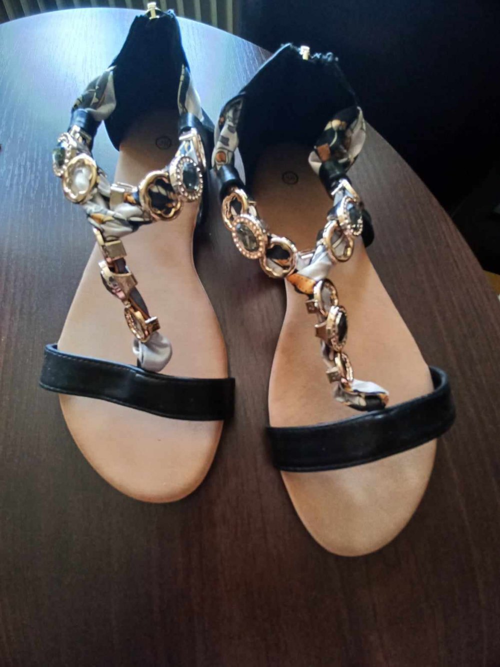 SUPERSÜSSE SANDALEN