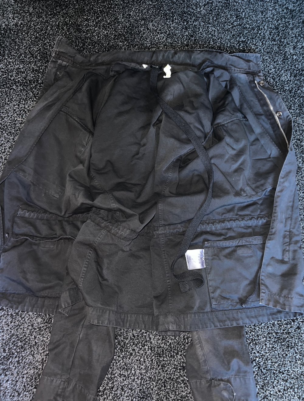 OffWhite leichte Jacke. mit Reißverschluss