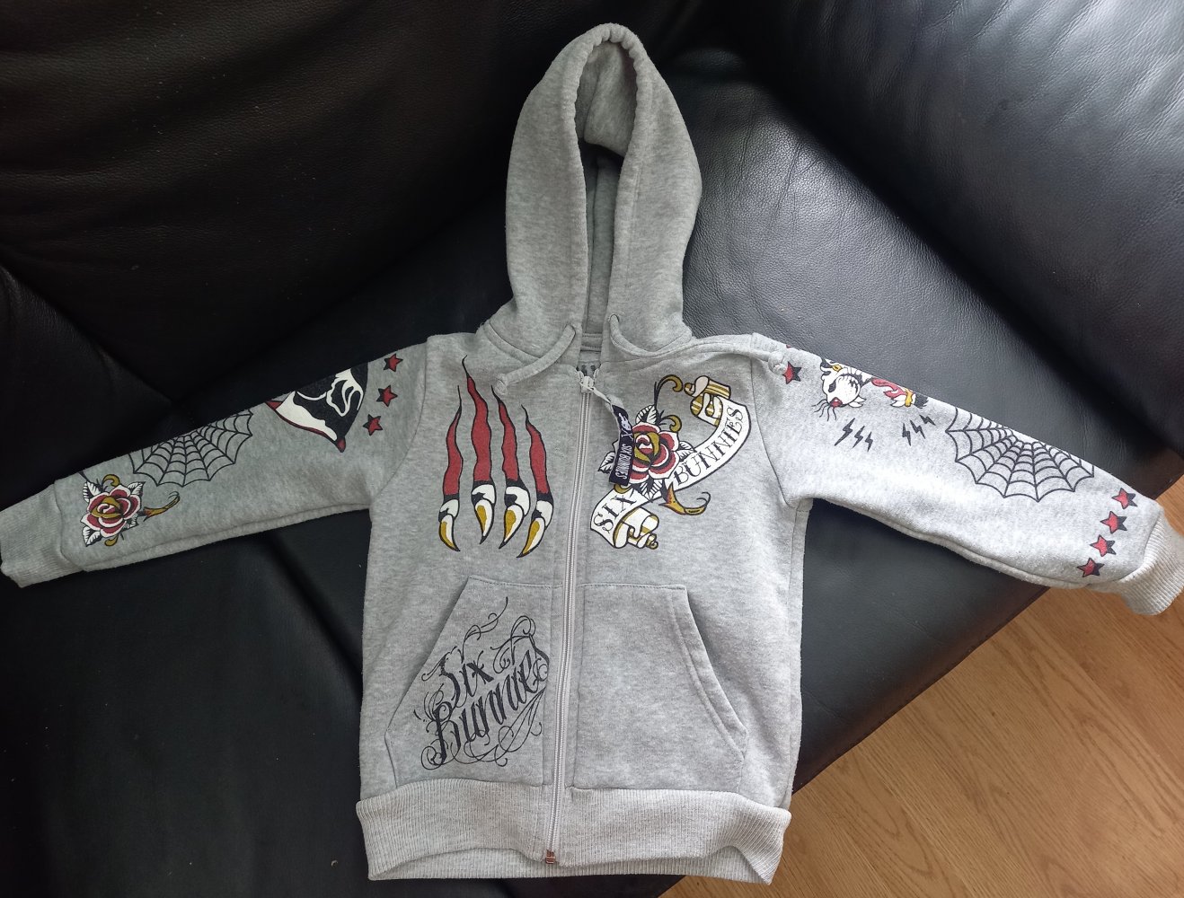 Six Bunnies Pulli
