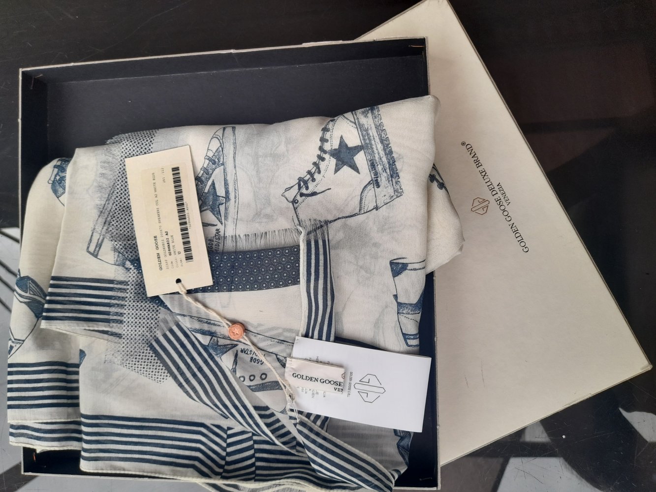 Schöner Seidenschal von Golden Goose de Luxe Brand Venezia