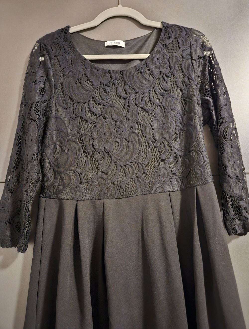 Hübsches Kleid, Größe L, schwarz