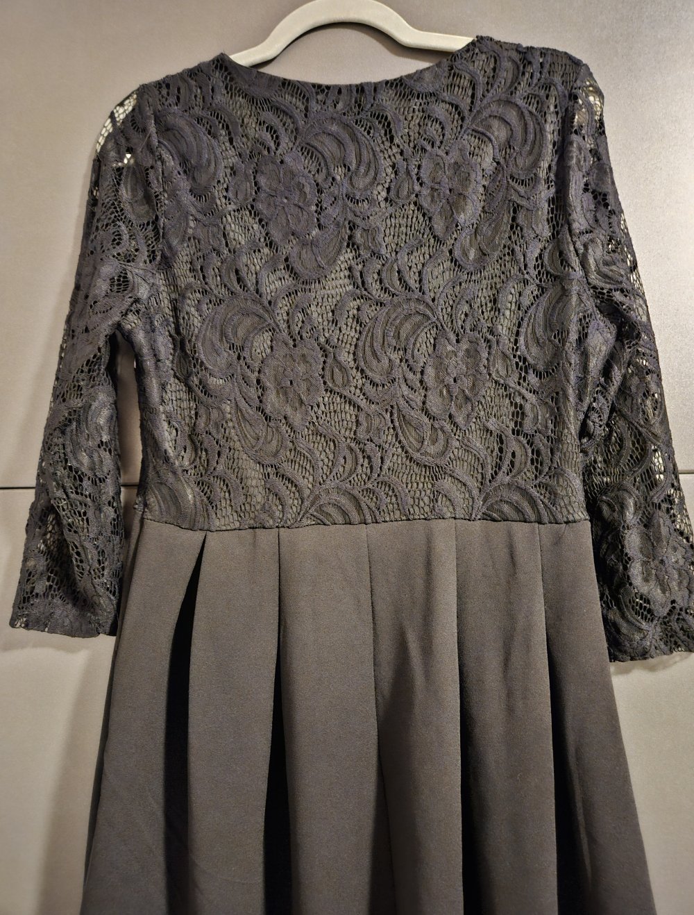 Hübsches Kleid, Größe L, schwarz