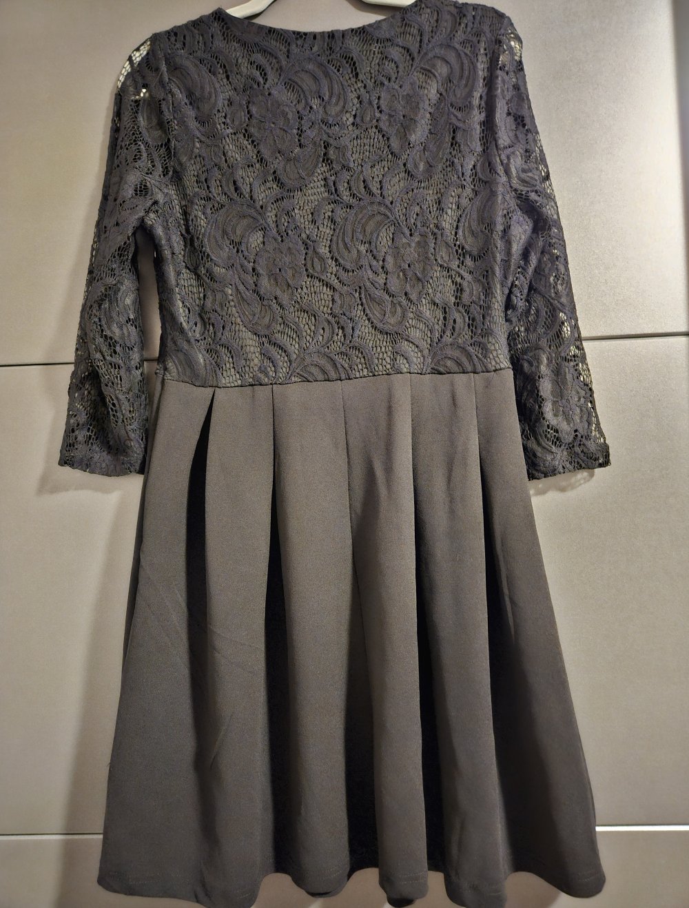 Hübsches Kleid, Größe L, schwarz