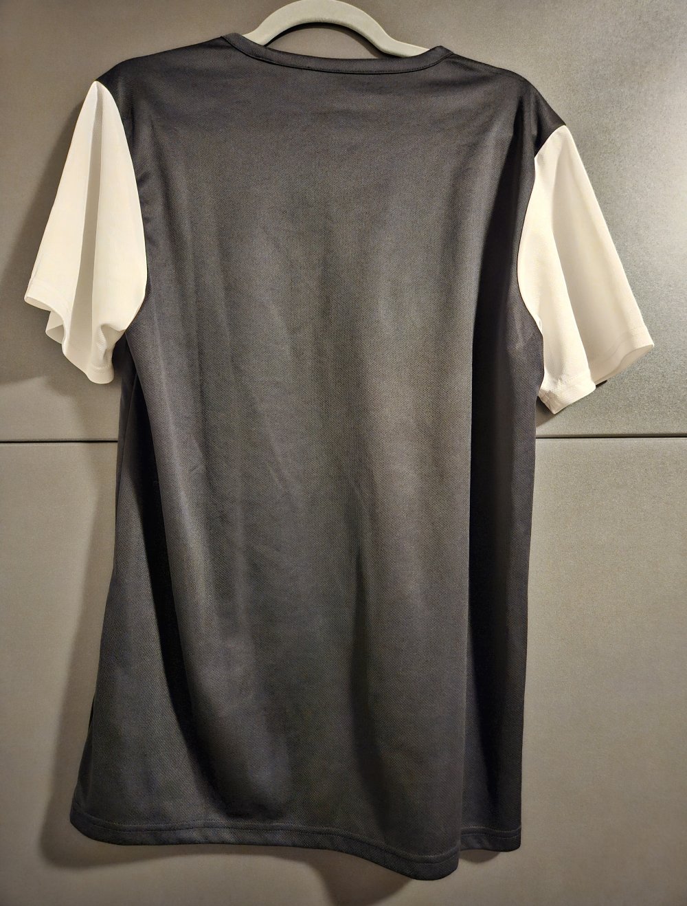 Shirt von Adidas, Größe M, schwarz