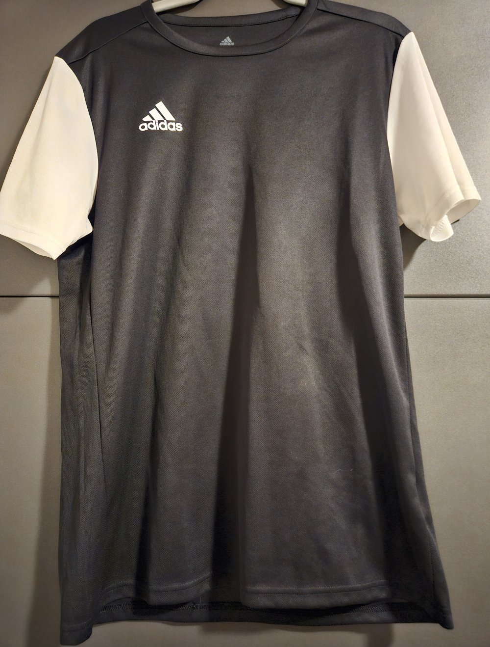 Shirt von Adidas, Größe M, schwarz