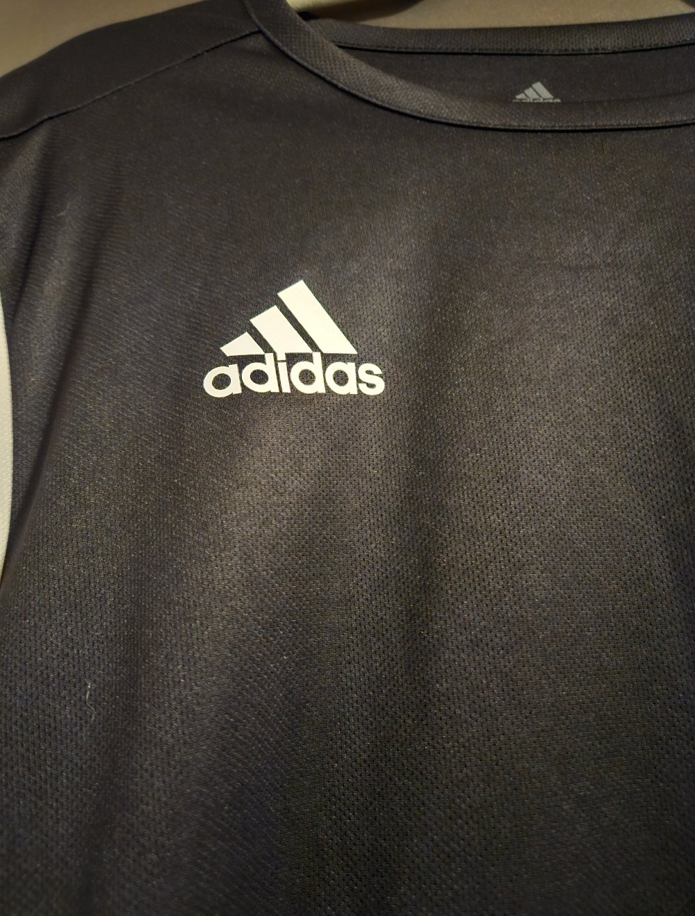 Shirt von Adidas, Größe M, schwarz