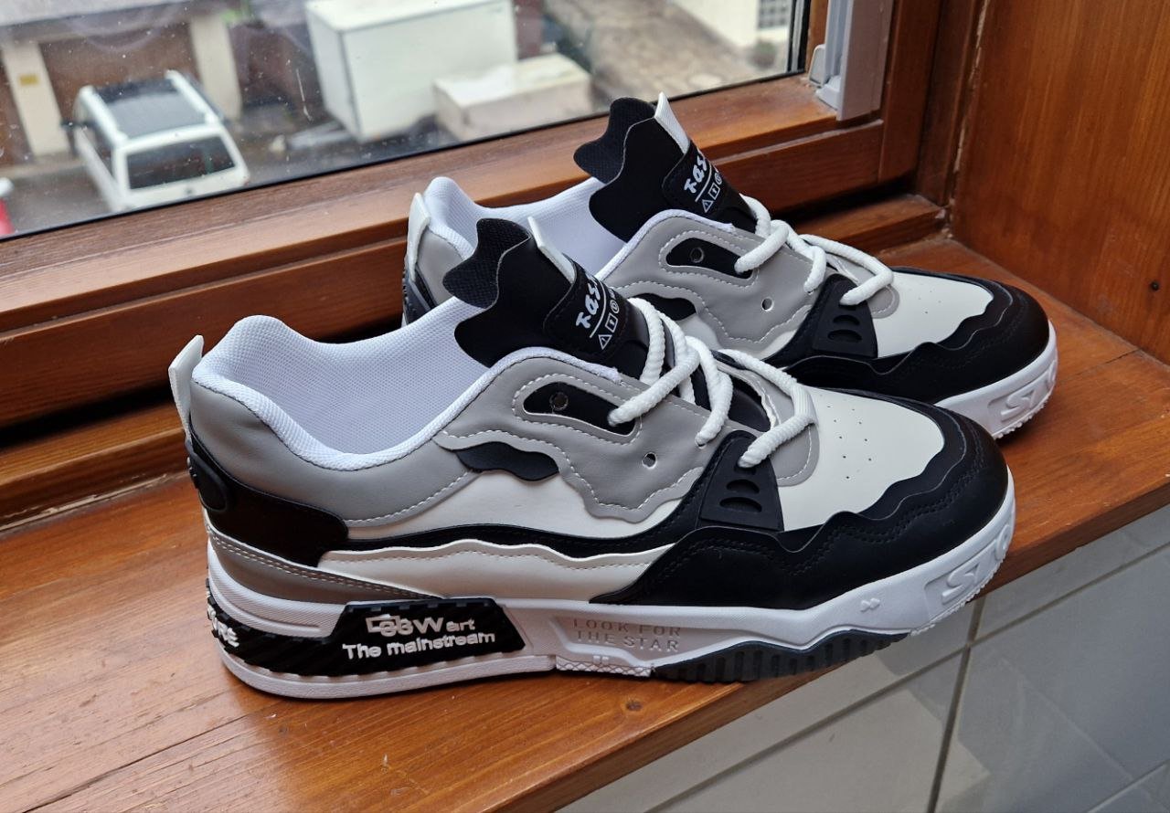 Herrensportschuhe , Halbschuhe, Schnürschuhe, Sneaker. Größe 43 