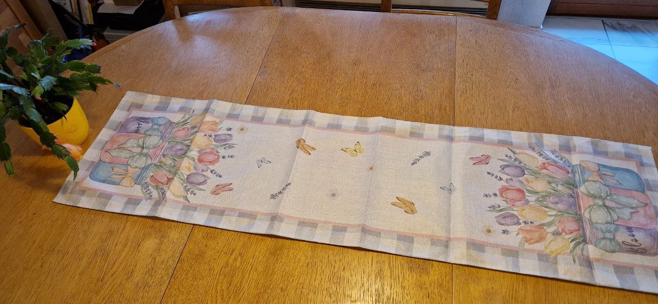 Neu. Tischläufer, Tischdecke, Frühlingsdeko. 121 x 33cm. 