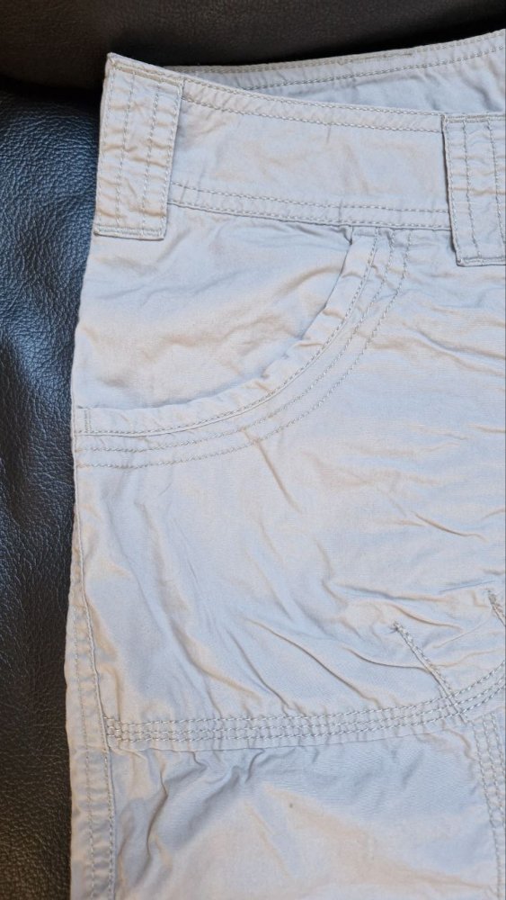 Sure. Bequeme leichte Shorts.  Größe XL ( 42 ).  Baumwolle. 