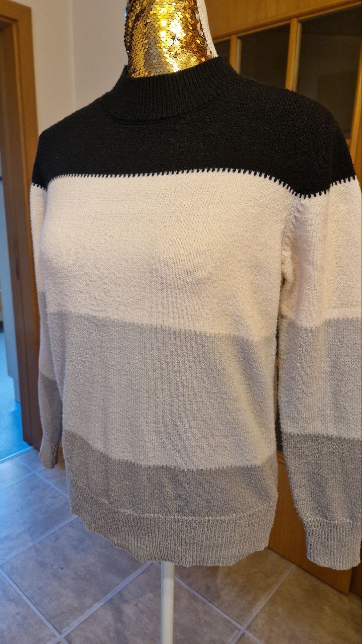 Warmer Pullover. Größe S. 