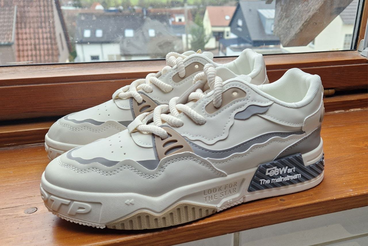Herrensportschuhe , Halbschuhe, Schnürschuhe, Sneaker. Größe 40. 