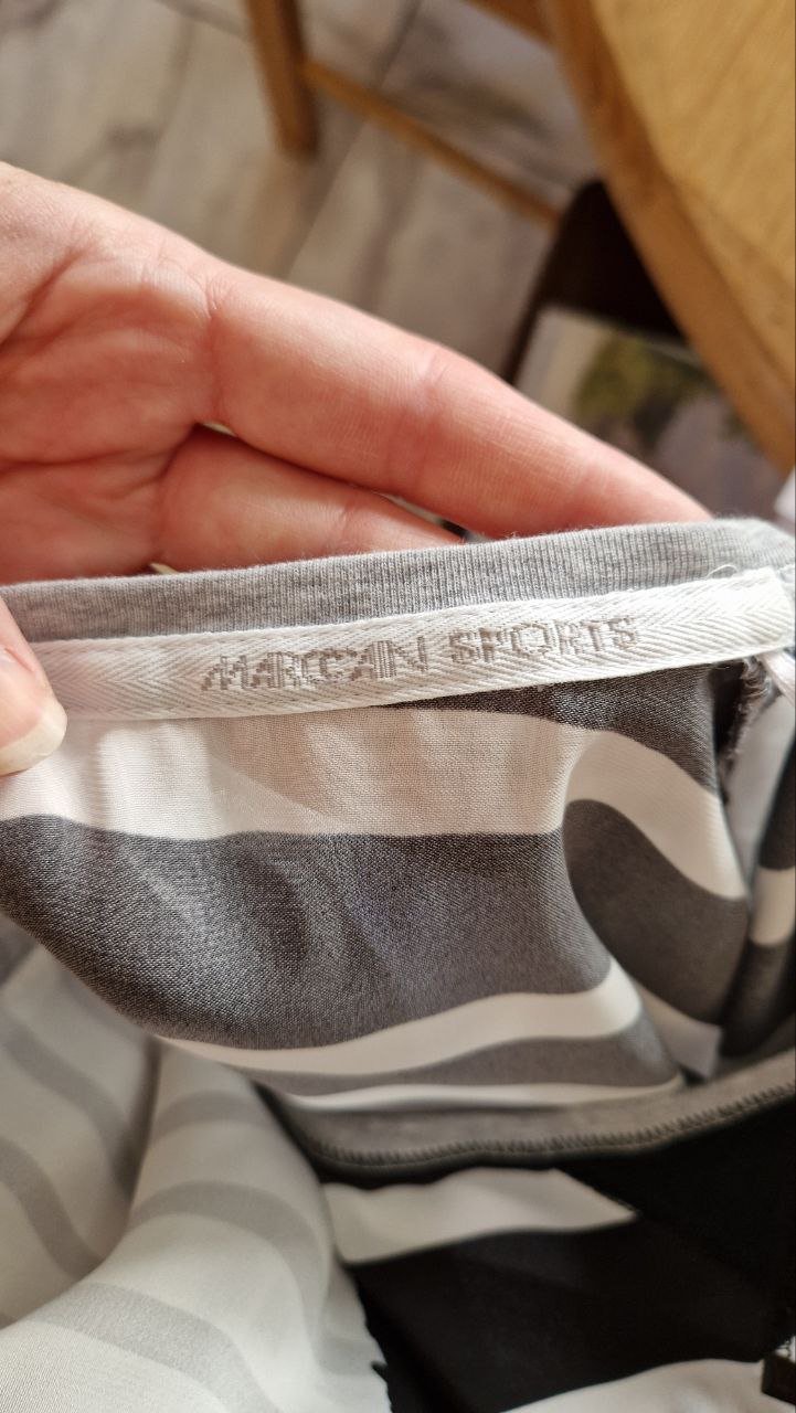  Marc Cain. Wie neu.  Bequeme Bluse - T-Shirt.  Größe S-M . 