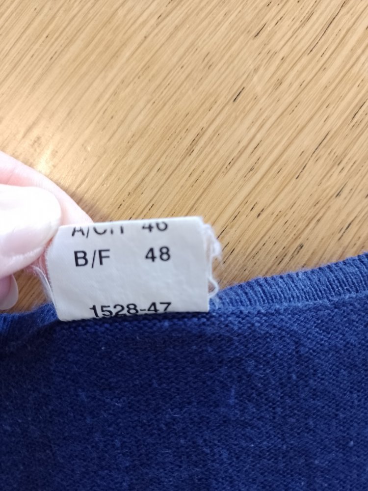 Schöner eleganter Pullover, Strick, Jersey. Große XXL / 46.