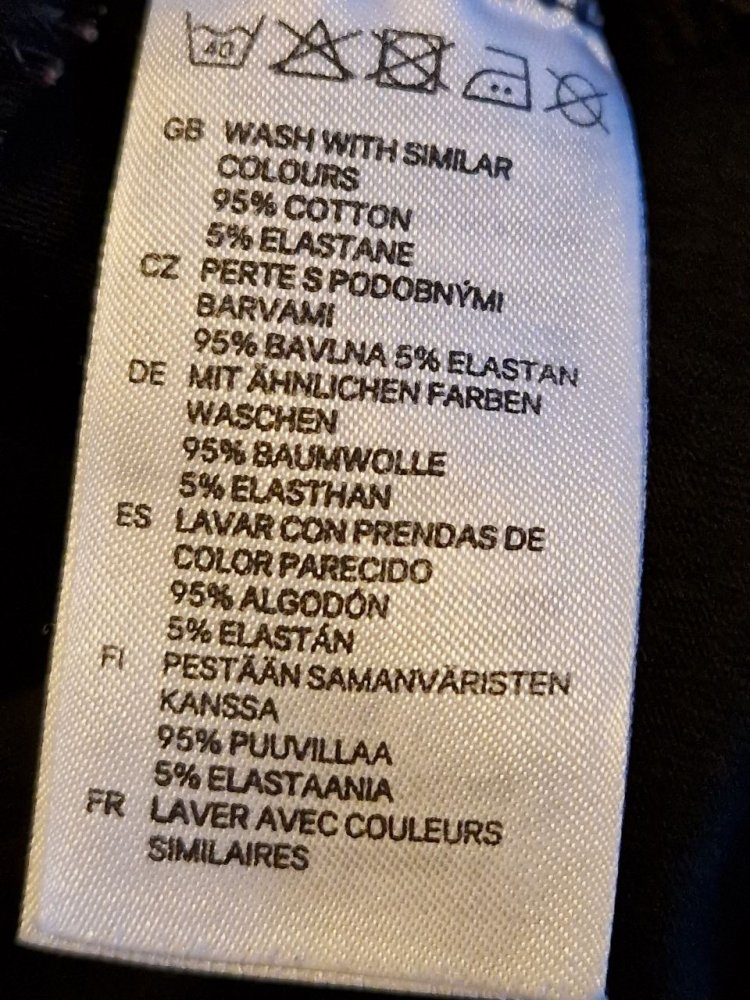 Bequemes T-Shirt - Top - Trägerhemd. Größe S 