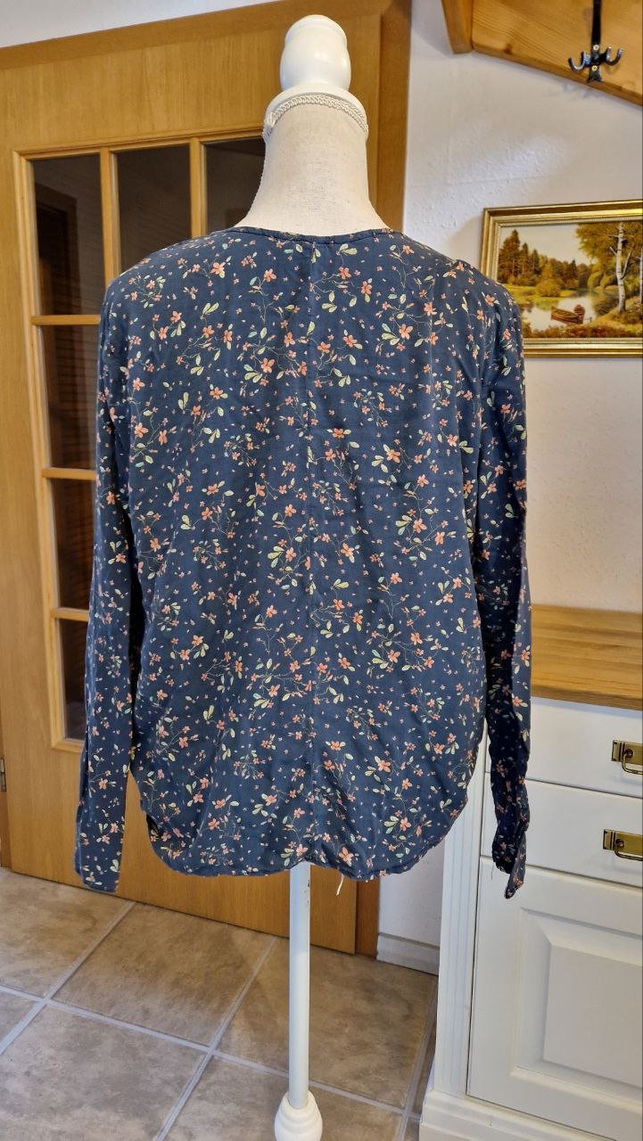 Clockhouse. Bluse - T-Shirt.  100% Viskose. Größe 44.