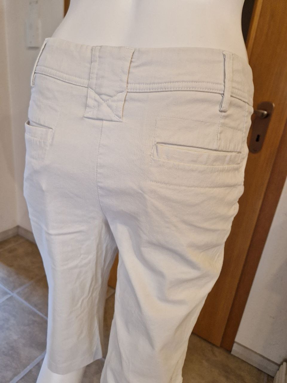 Joy.  Bequeme Shorts.   Viskose + Polyamid + Elastan . 
