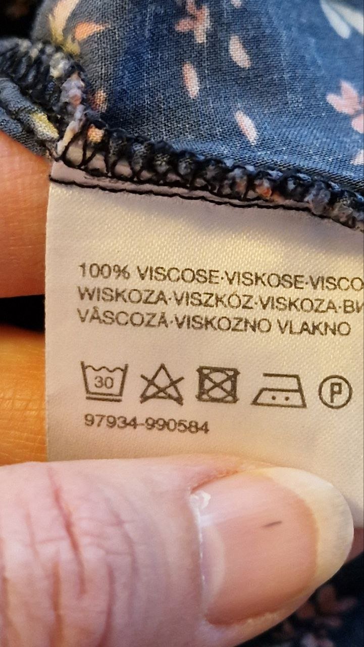 Clockhouse. Bluse - T-Shirt.  100% Viskose. Größe 44.