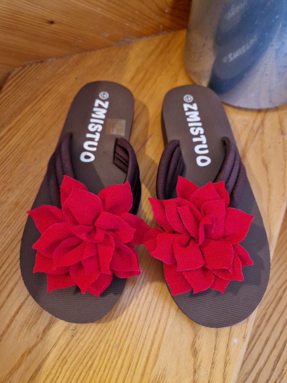 Neu.  Rote-Braune Sandalen, Strand-Flip-Flops.  Größe 40.  