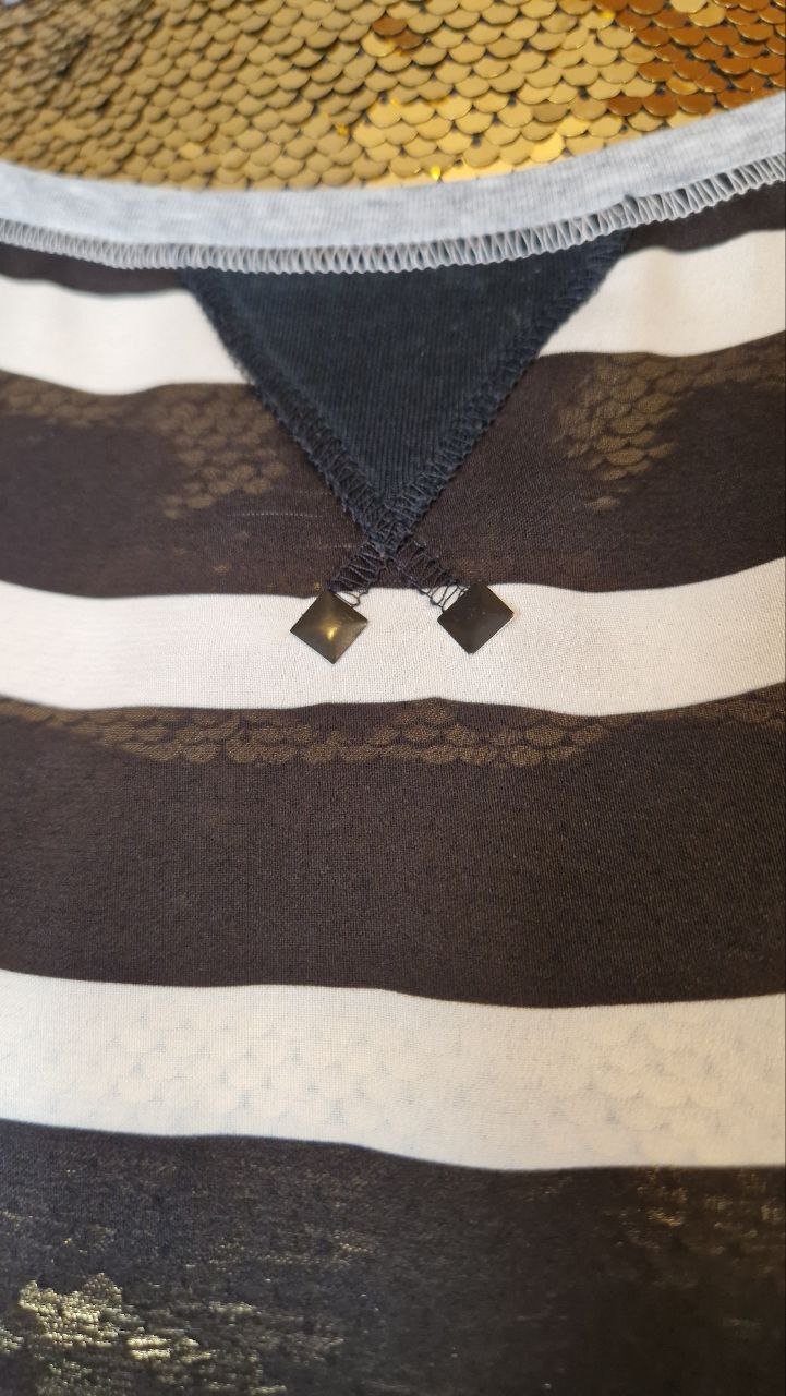  Marc Cain. Wie neu.  Bequeme Bluse - T-Shirt.  Größe S-M . 