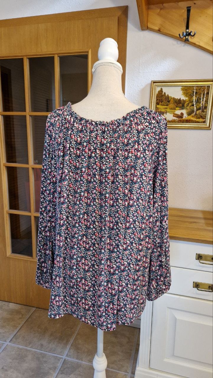 Bonprix. Bluse - Tunika - T-Shirt.  Viskose.  Größe 6XL ( 52-54 ).