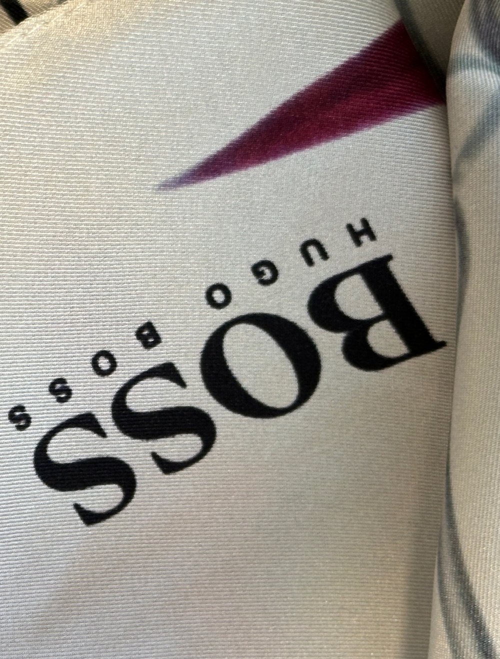 Hugo Boss Damen Seienden Tuch / Schal neu bedruckt Blumenmuster